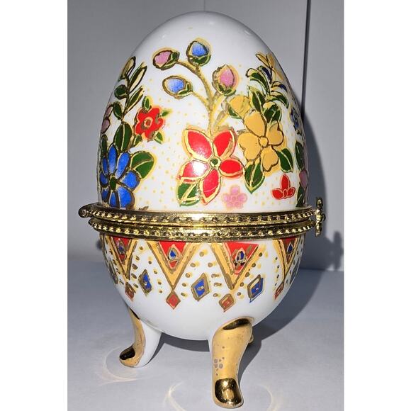 Vintage Hinged Porcelain Egg Trinket Box – Floral, Gold-Tone Band, Three Legs - Picture 5 of 16